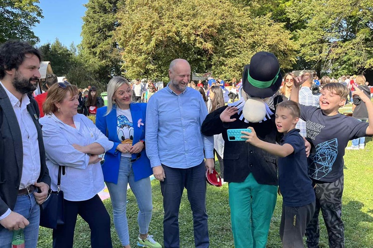 OVO JE BUDUĆNOST HRVATSKE! Svi mladi genijalci/znanstvenici iz Hrvatske okupili se u Gornjoj Stubici u dvorcu Oršić na još jednom Znanstvenom pikniku!!!