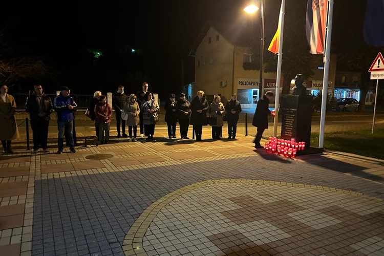 Paljenjem svijeća i svetom misom u Loboru obilježen Dan sjećanja na žrtve Domovinskog rata i Dan sjećanja na žrtvu Vukovara i Škabrnje