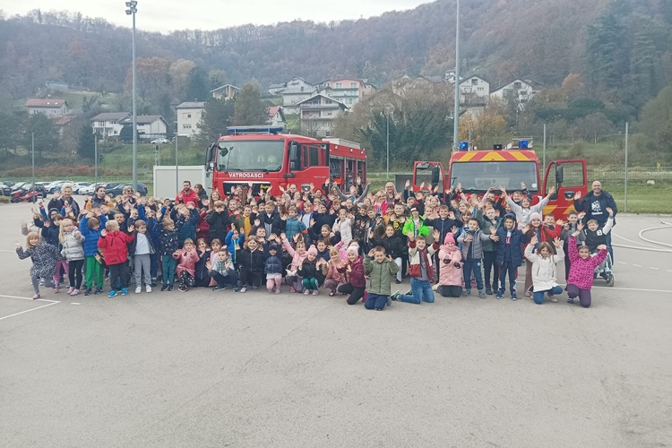 VZ Grada Krapine uspješno održala vježbu evakuacije! Djeca iz OŠ August Cesarec i iz PŠ Podgora pokazali zavidno znanje