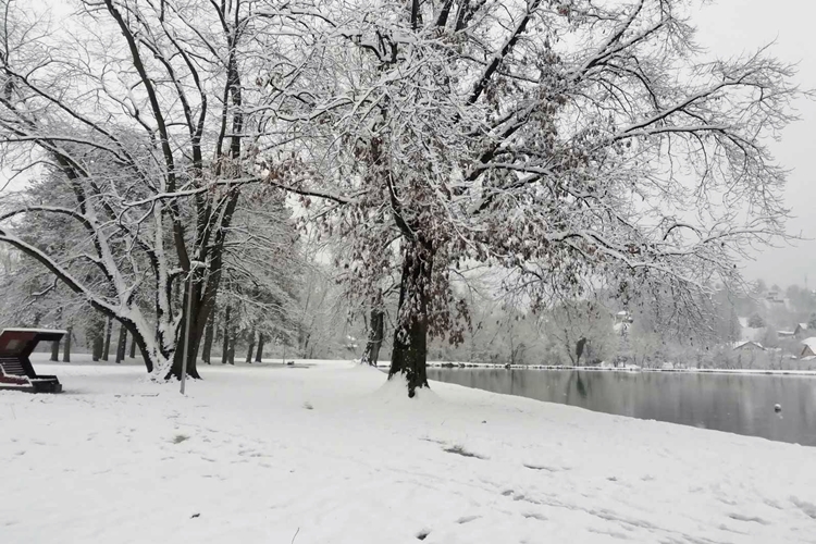 STIŽE NAM ZIMA Padaju temperature, u nekim dijelovima i do 10 stupnjeva ispod prosjeka