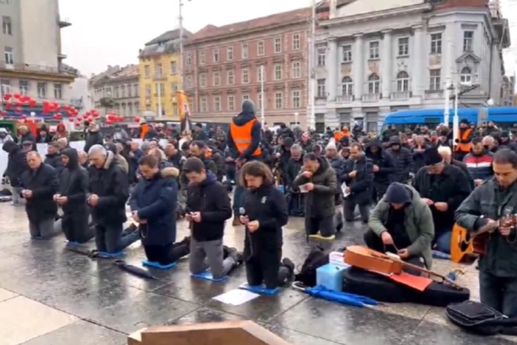 EVO IH OPET Klečavci ponovno zauzeli zagrebački trg, mole za čednost u odijevanju i predbračnu čistoću