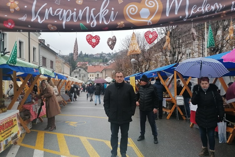 Brojnim programima započelo najljepše vrijeme u godini u Krapini! „Vjerujem da će se iz godine u godinu tradicija nastaviti, ali i širiti”