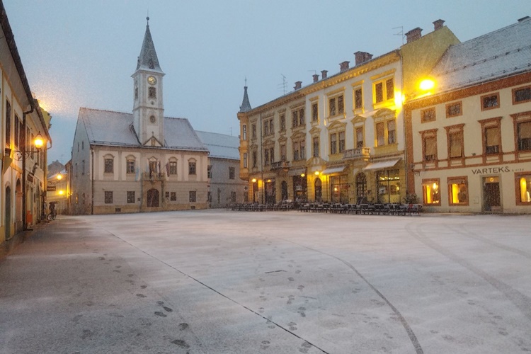 VRIJEME DANAS Promjenljivo oblačno uz malu količinu kiše i snijega