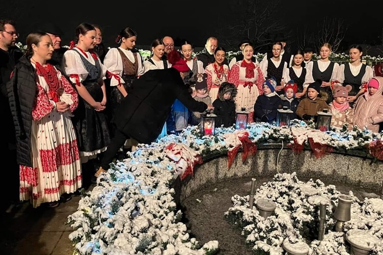 Paljenjem adventske svijeće i godišnjim koncertom KUD-a Marof označen početak blagdanskog razdoblja!