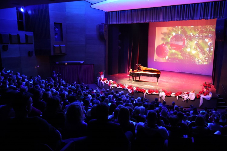 Uspješni učenici Umjetničke škole Miroslav Magdalenić Čakovec održali Božićni koncert za pamćenje