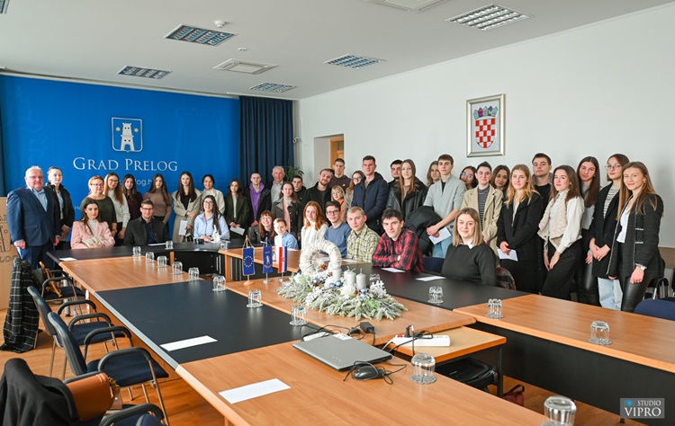 Gradonačelnik Preloga Ljubomir Kolarek nagradio uspješne učenike i studente