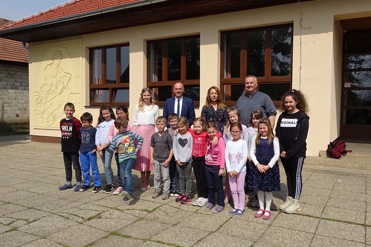 Obnovljena Područna škola Nedeljanec: uloženo gotovo milijun kuna u školu u kojoj se broj učenika povećao
