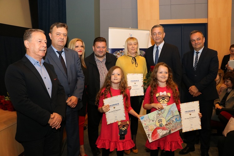Župan Koren sa suradnicima uručio priznanja za najbolje dječje likovne i literarne radove na natječaju Volim Podravinu i Prigorje