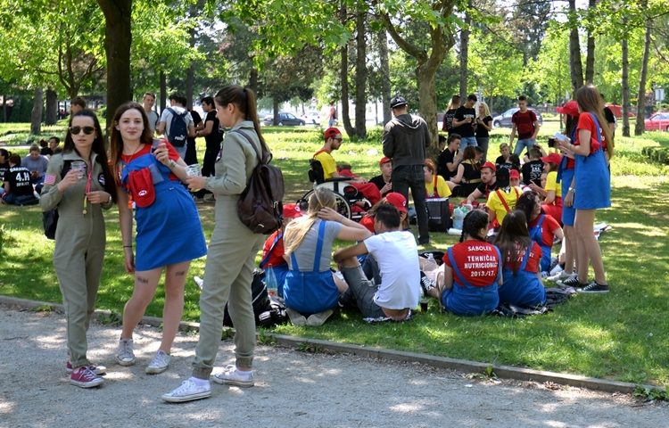 Maturantika 2019.: veliki mimohod maturanata ulicama grada, sportski dan i neizostavna quadrilla