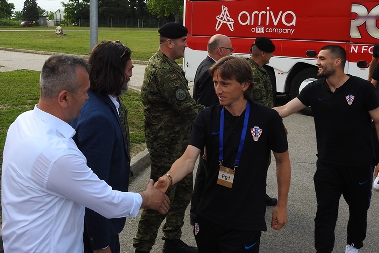 Uoči utakmice s Tunisom Vatreni u vojarni 7. gardijske brigade Puma