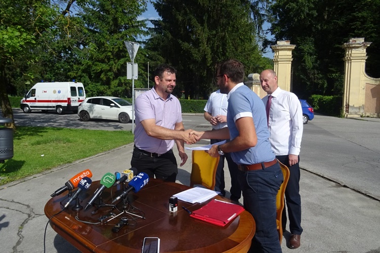 U centru Oroslavja novi rotor – potpisan ugovor o rekonstrukciji križanja