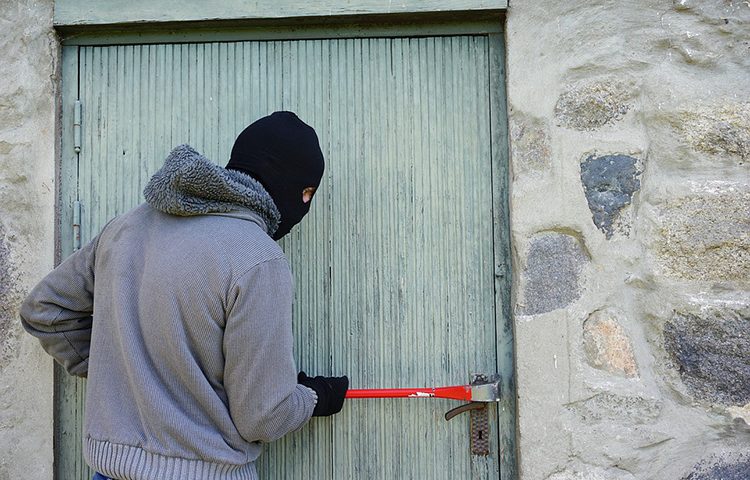 Provalio u vikendicu i ukrao alat