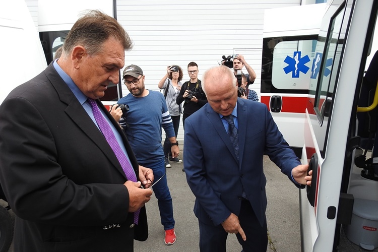 Zavodu za hitnu medicinu četiri nova vozila za sanitetski prijevoz