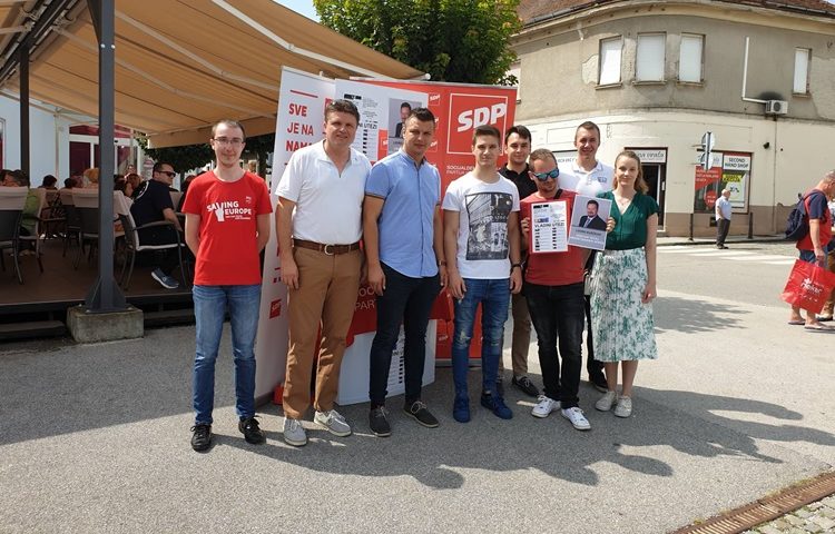 Članovi varaždinskog Foruma mladih SDP-a organizirali akciju “Vladini utezi”