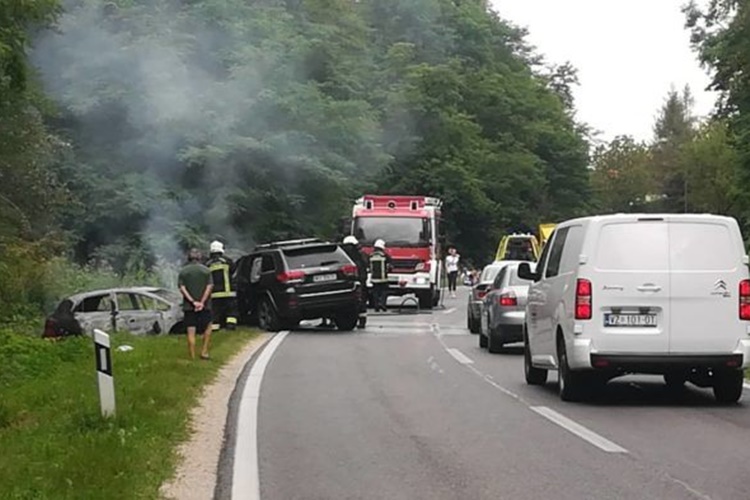 TEŠKA PROMETNA NESREĆA U MEĐIMURJU: Zapalila se dva vozila, među ozlijeđenima ima i djece. 13-godišnjak ima po život opasne ozljede