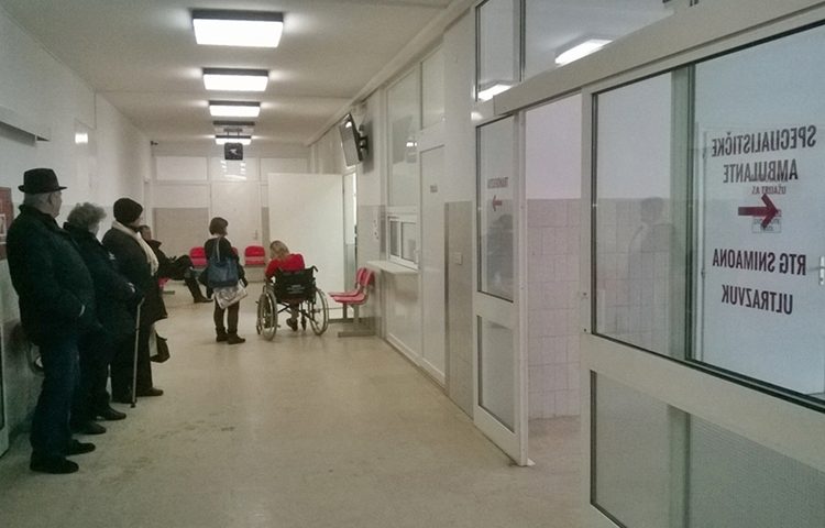 NEVJEROJATNE LISTE ČEKANJA Evo do kad 86-godišnja starica mora čekati na operaciju mrene