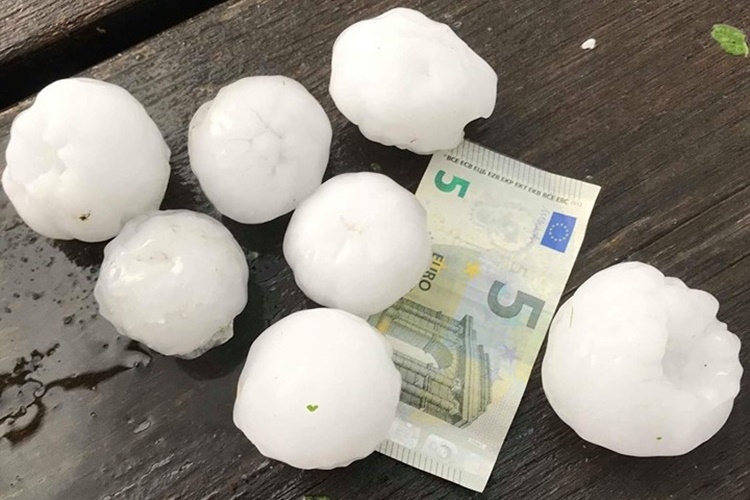 HRVATSKOJ SE PRIBLIŽAVA VELIKA OLUJA Na samo stotinjak kilometara od naše granice padale ledene gromade