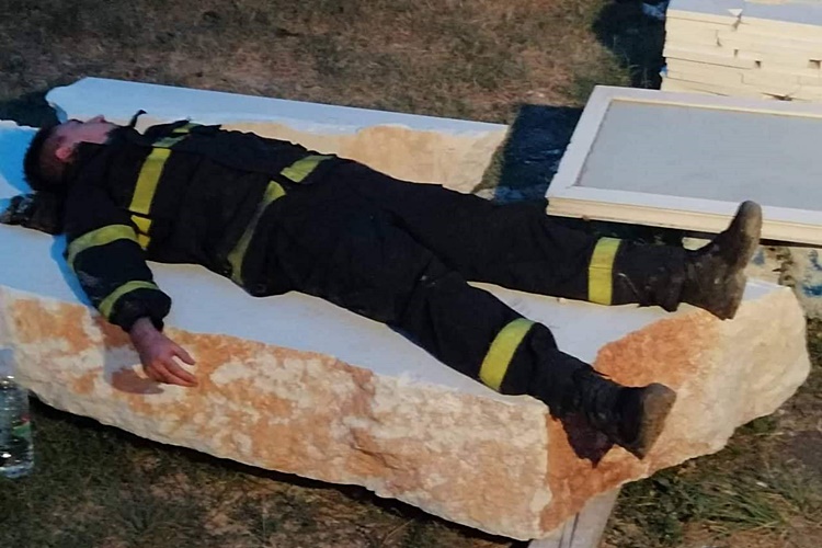 Potresne fotografije naših vatrogasaca: Padaju s nogu zbog borbe s vatrenom stihijom kod Šibenika