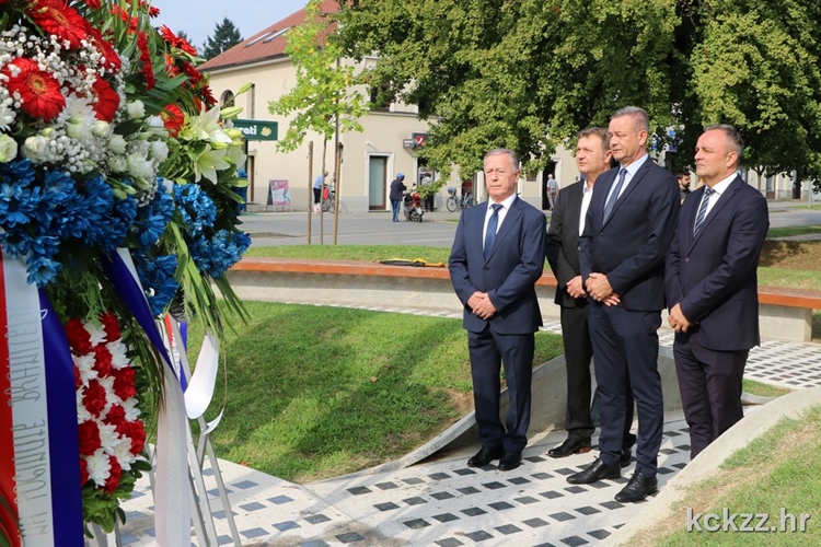 Župan Koren sa zamjenicima i predsjednikom Županijske skupštine odao počast stradalim hrvatskim braniteljima