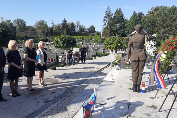 Na Mirogoju i Krematoriju položeni vijenci u povodu Dana pobjede i domovinske zahvalnosti i Dana hrvatskih branitelja