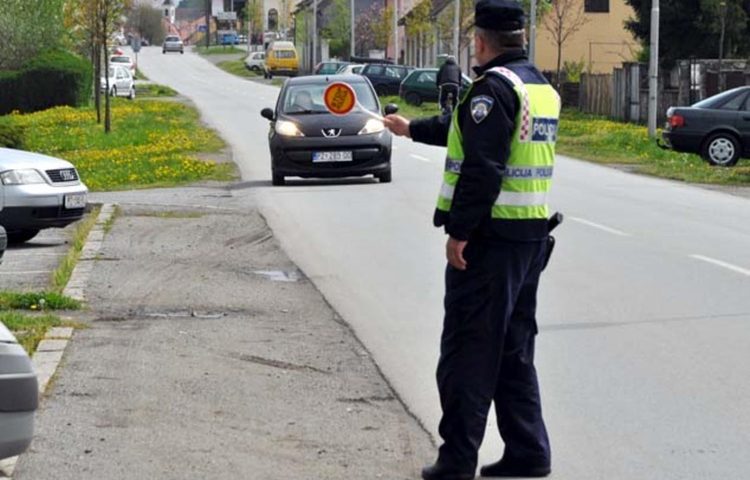 policija